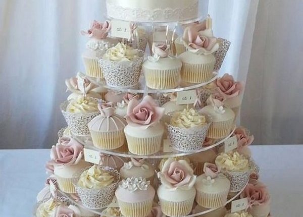 vintage wedding cake ideas with cupcakes