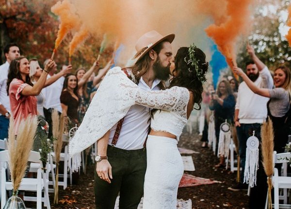 Colorful Smoke Bomb Wedding Photo Ideas 15