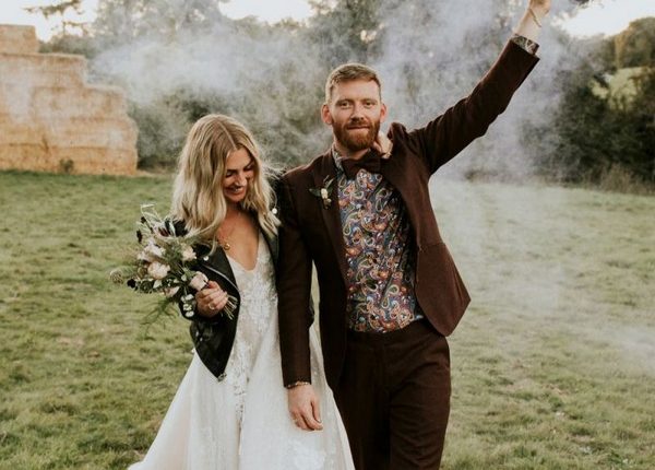 Colorful Smoke Bomb Wedding Photo Ideas 16
