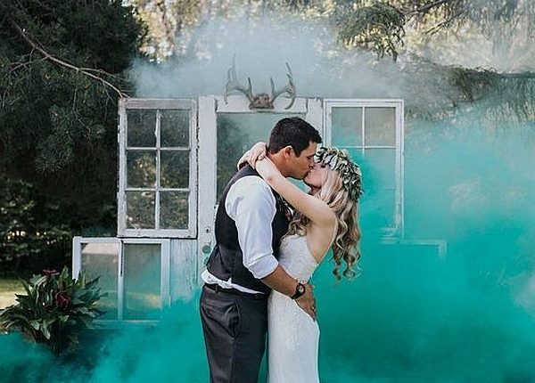 Colorful Smoke Bomb Wedding Photo Ideas 19