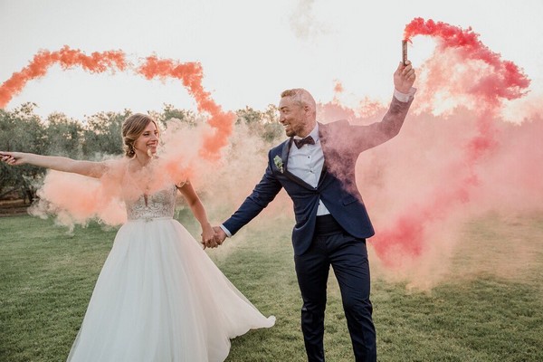 Colorful Smoke Bomb Wedding Photo Ideas 9