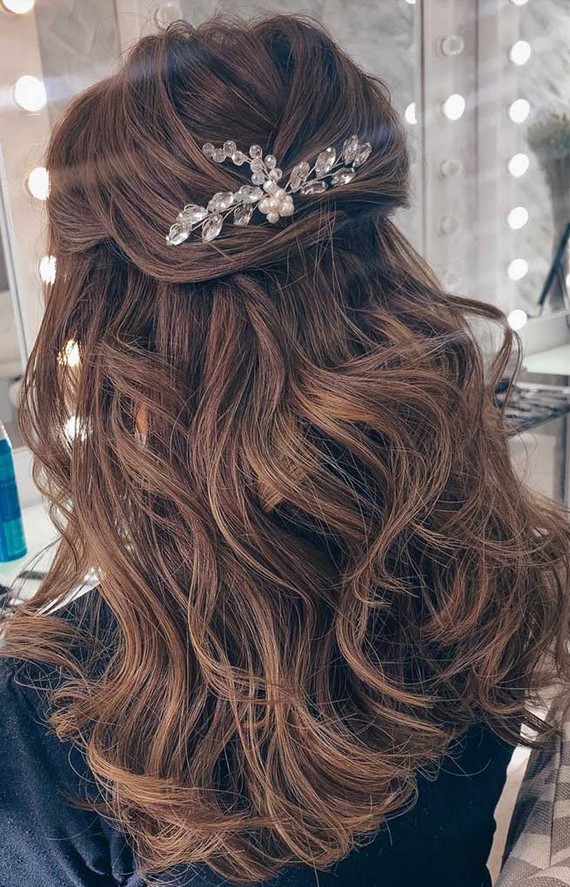 Half up half down wedding hairstyles #wedding #hairstyles #hair #weddinghair #weddingideas