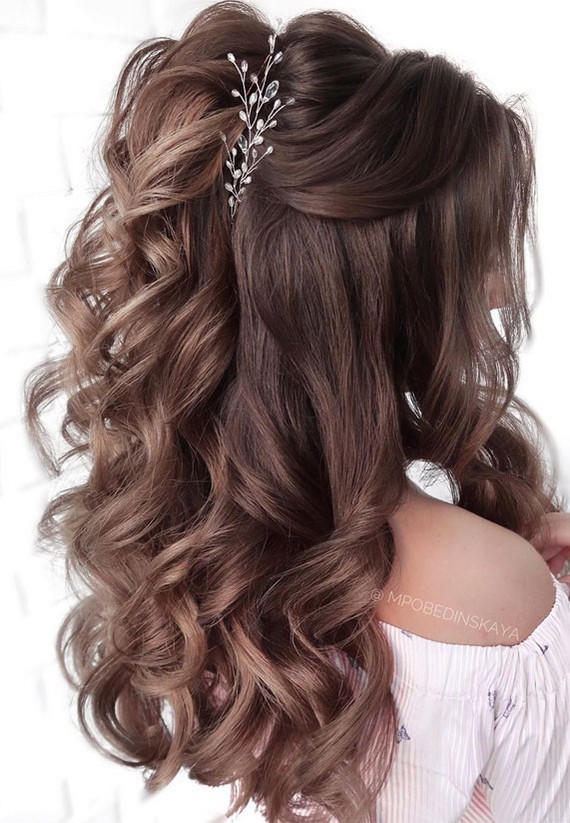 Half up half down wedding hairstyles #wedding #hairstyles #hair #weddinghair #weddingideas