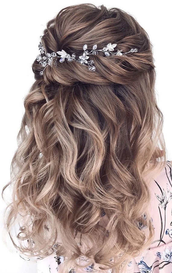 Half up half down wedding hairstyles #wedding #hairstyles #hair #weddinghair #weddingideas