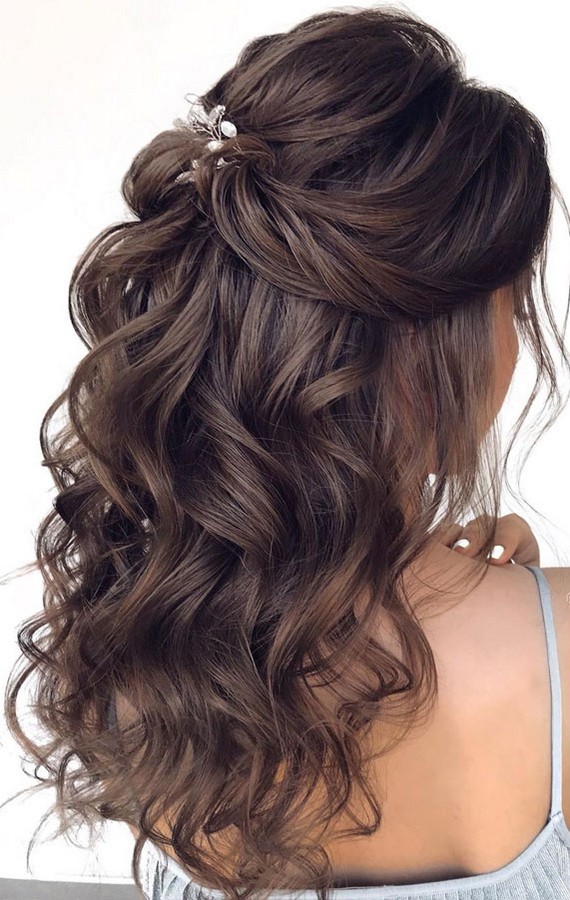 Half up half down wedding hairstyles #wedding #hairstyles #hair #weddinghair #weddingideas