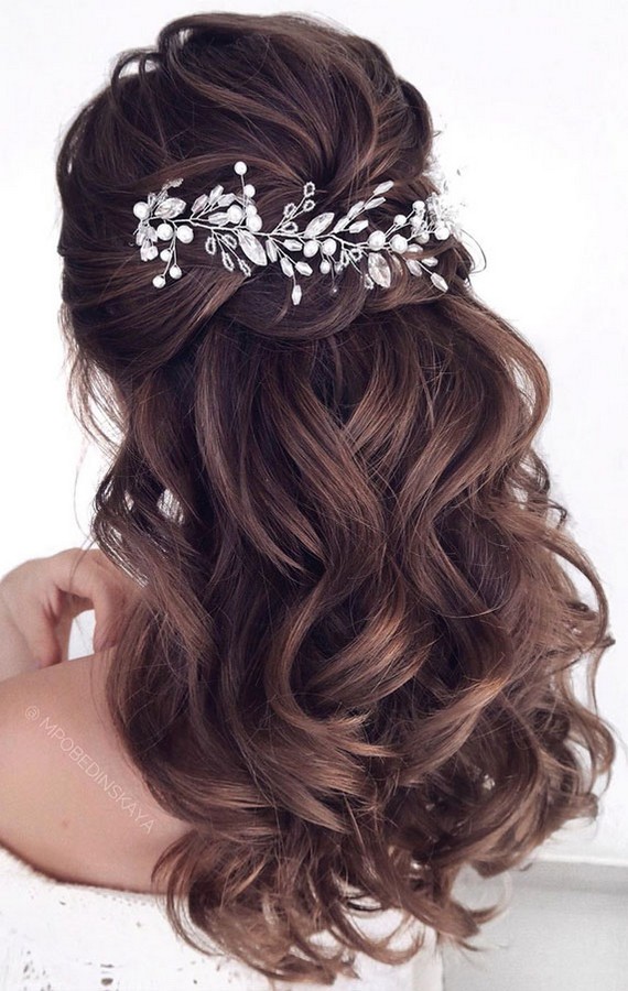 Half up half down wedding hairstyles #wedding #hairstyles #hair #weddinghair #weddingideas