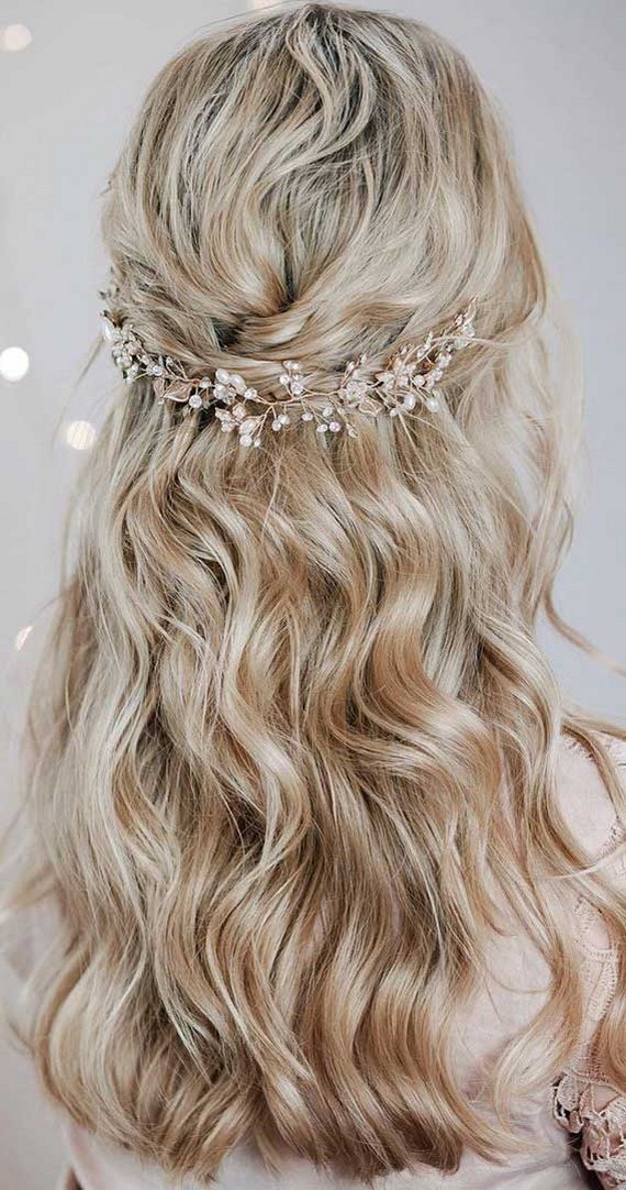 Half up half down wedding hairstyles #wedding #hairstyles #hair #weddinghair #weddingideas