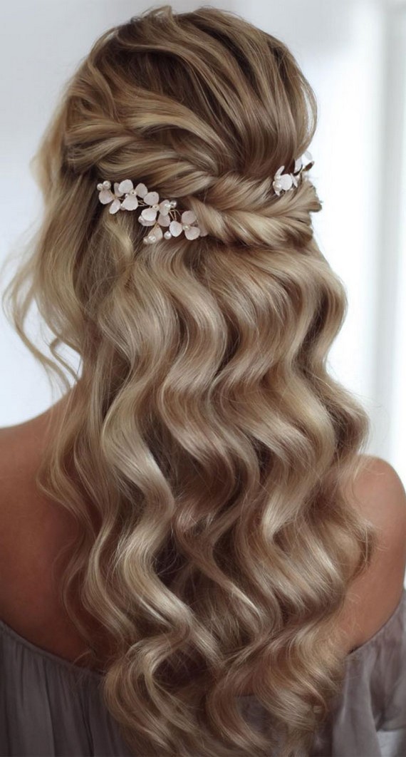 Half up half down wedding hairstyles #wedding #hairstyles #hair #weddinghair #weddingideas