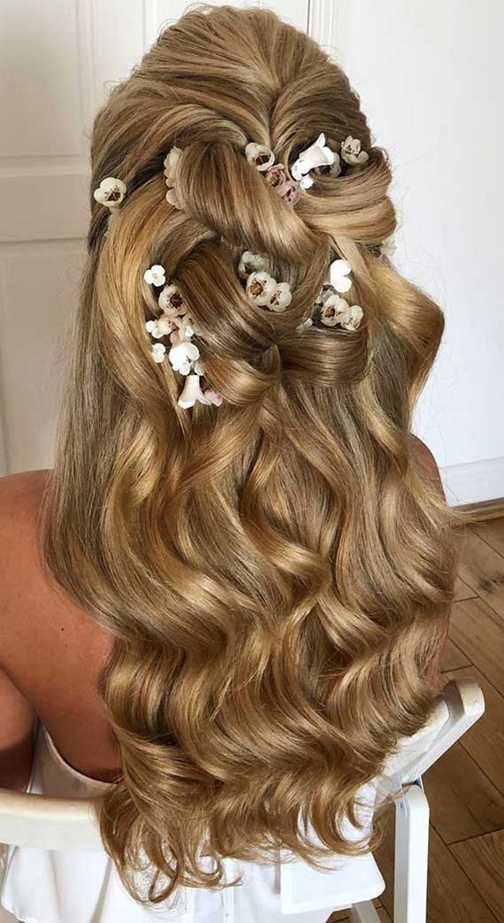 Half up half down wedding hairstyles #wedding #hairstyles #hair #weddinghair #weddingideas