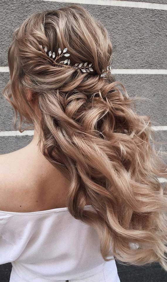 Half up half down wedding hairstyles #wedding #hairstyles #hair #weddinghair #weddingideas