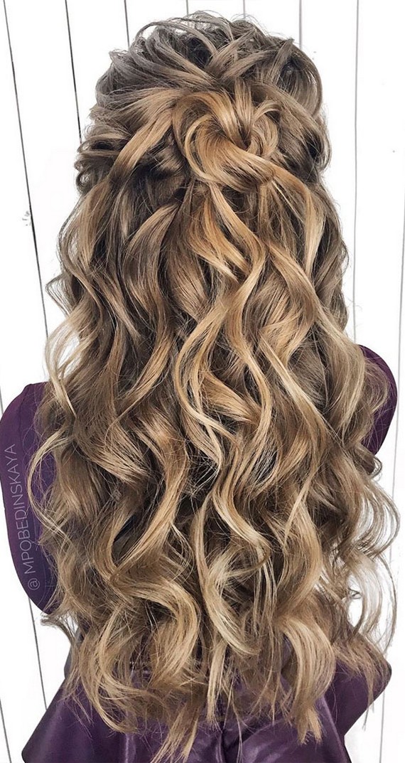 Half up half down wedding hairstyles #wedding #hairstyles #hair #weddinghair #weddingideas