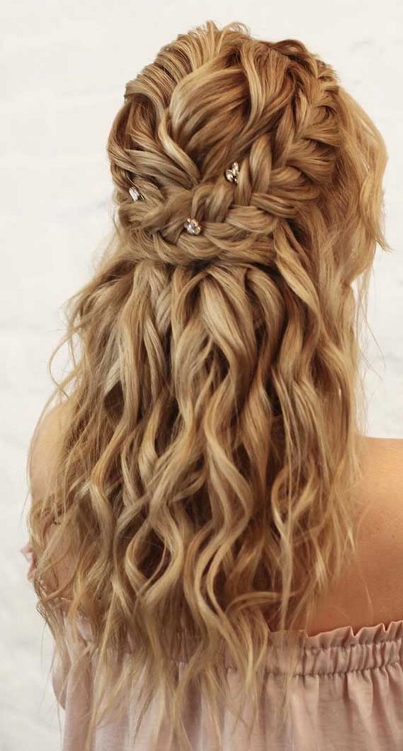 Half up half down wedding hairstyles #wedding #hairstyles #hair #weddinghair #weddingideas