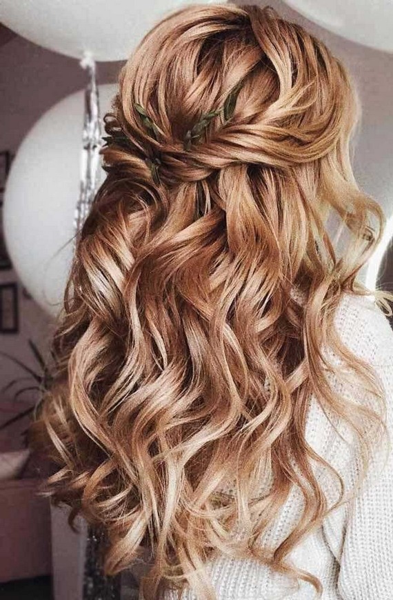 Half up half down wedding hairstyles #wedding #hairstyles #hair #weddinghair #weddingideas