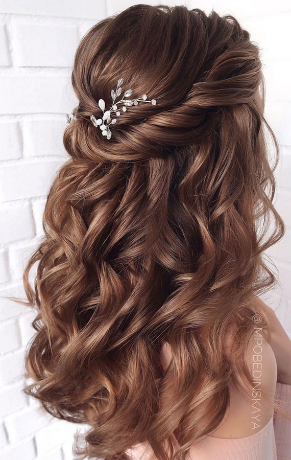 Half up half down wedding hairstyles #wedding #hairstyles #hair #weddinghair #weddingideas