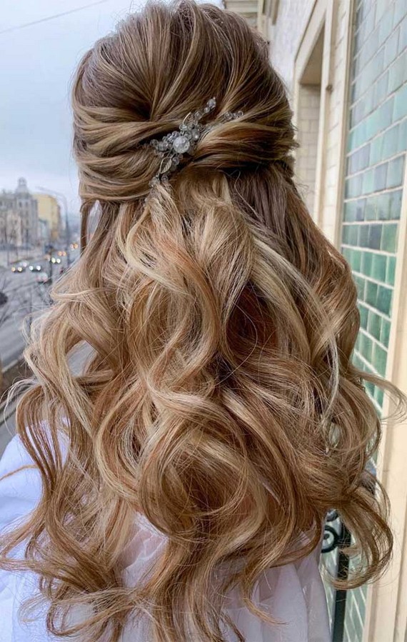 Half up half down wedding hairstyles #wedding #hairstyles #hair #weddinghair #weddingideas