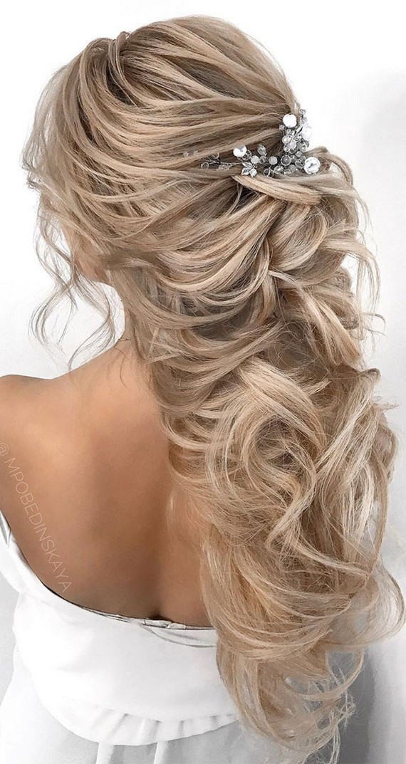 Half up half down wedding hairstyles #wedding #hairstyles #hair #weddinghair #weddingideas