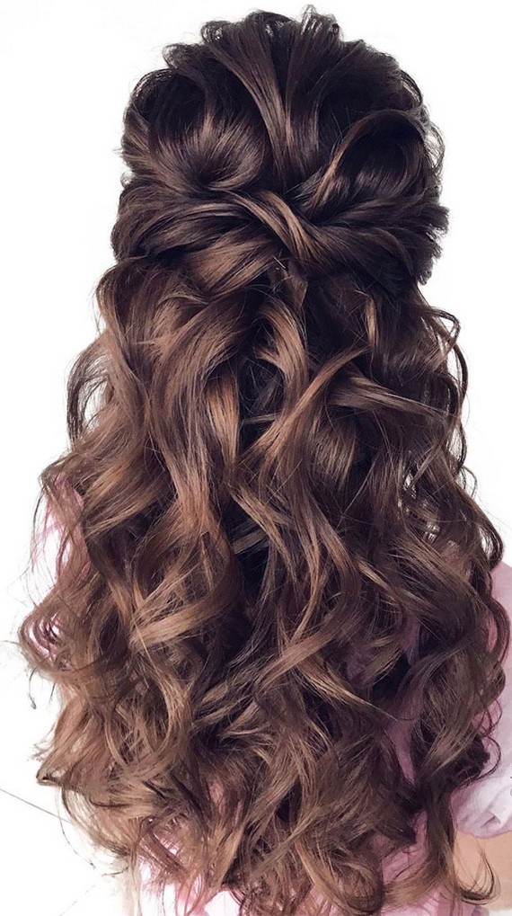 Half up half down wedding hairstyles #wedding #hairstyles #hair #weddinghair #weddingideas