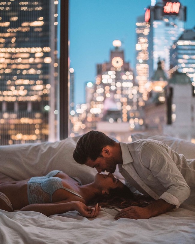 20 Best Couples Boudoir Photo Poses | Roses & Rings- Part 2
