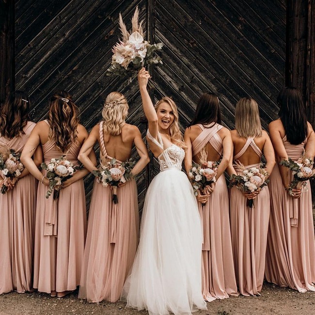 Wedding Photos With Your Bridesmaids #bridesmaid #wedding #weddingphotos #weddingideas