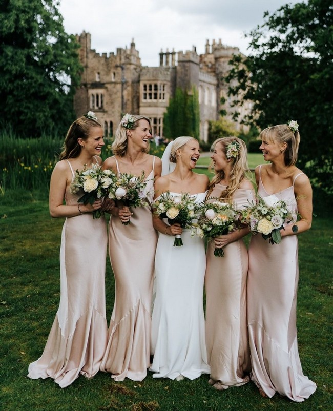 Wedding Photos With Your Bridesmaids #bridesmaid #wedding #weddingphotos #weddingideas