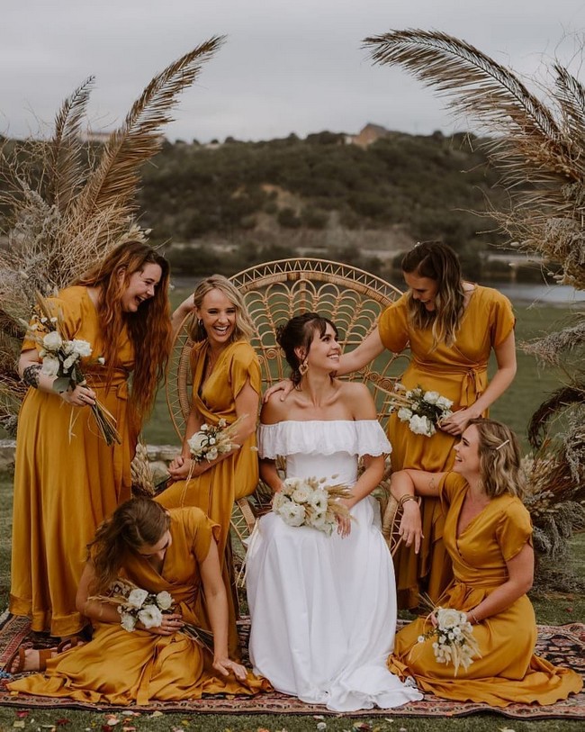 Wedding Photos With Your Bridesmaids #bridesmaid #wedding #weddingphotos #weddingideas