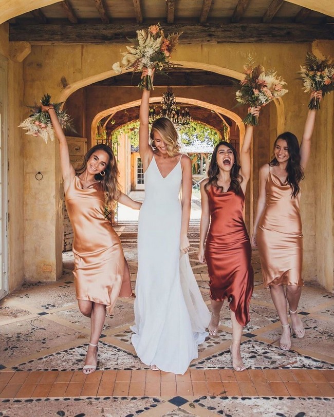 Wedding Photos With Your Bridesmaids #bridesmaid #wedding #weddingphotos #weddingideas