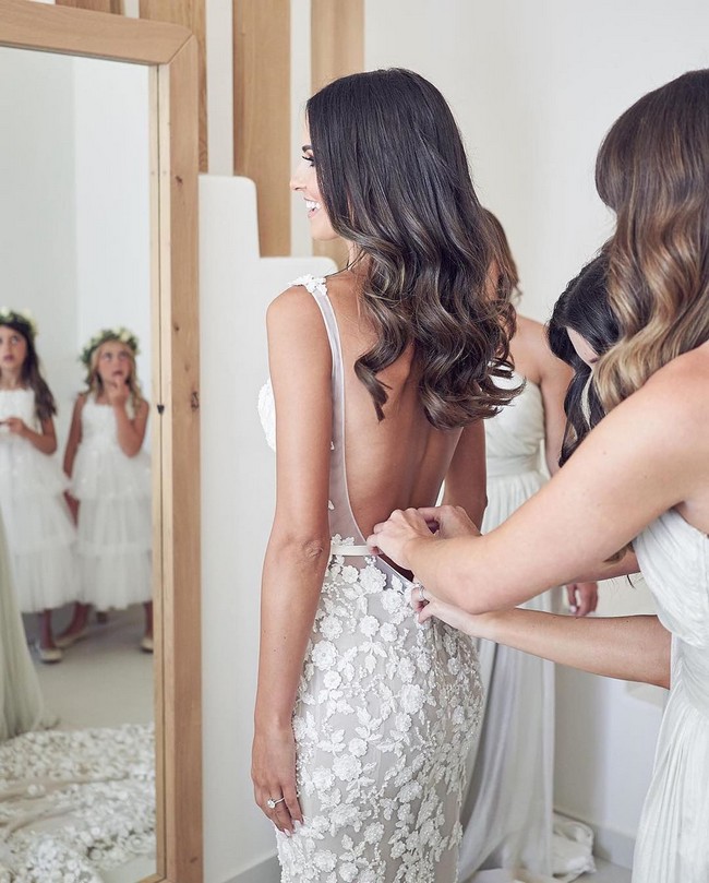 Wedding Photos With Your Bridesmaids #bridesmaid #wedding #weddingphotos #weddingideas