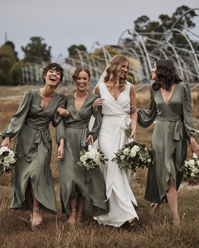 Wedding Photos With Your Bridesmaids #bridesmaid #wedding #weddingphotos #weddingideas