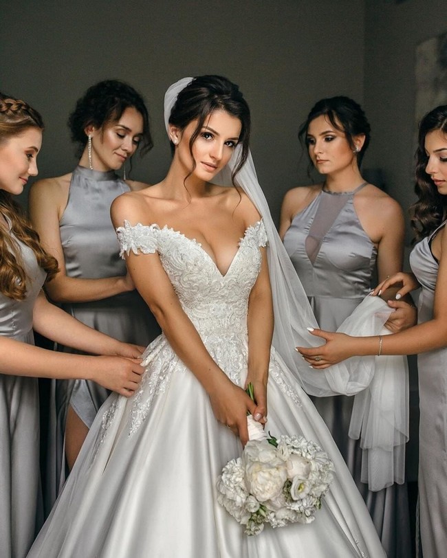 Wedding Photos With Your Bridesmaids #bridesmaid #wedding #weddingphotos #weddingideas