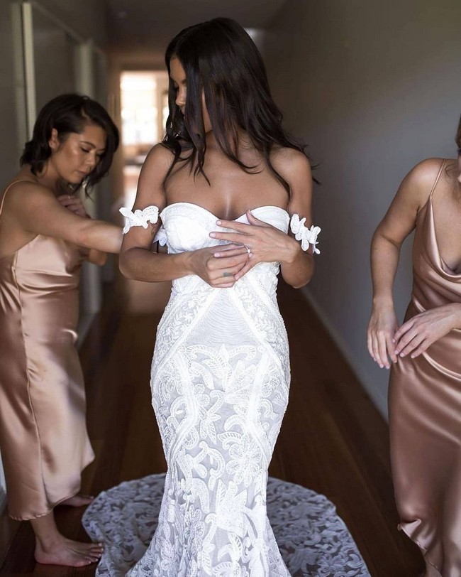 Wedding Photos With Your Bridesmaids #bridesmaid #wedding #weddingphotos #weddingideas