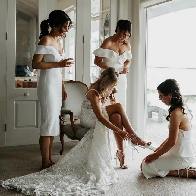 Wedding Photos With Your Bridesmaids #bridesmaid #wedding #weddingphotos #weddingideas