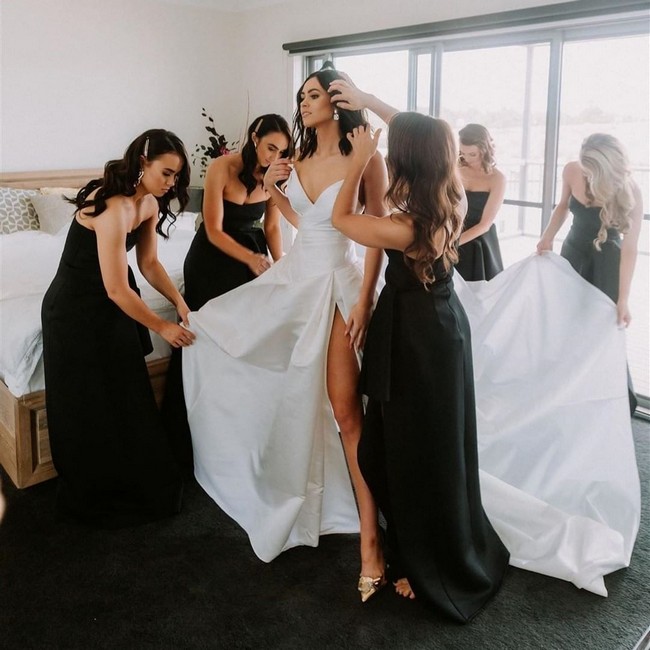 Wedding Photos With Your Bridesmaids #bridesmaid #wedding #weddingphotos #weddingideas