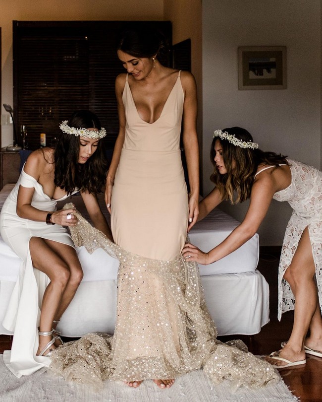 Wedding Photos With Your Bridesmaids #bridesmaid #wedding #weddingphotos #weddingideas