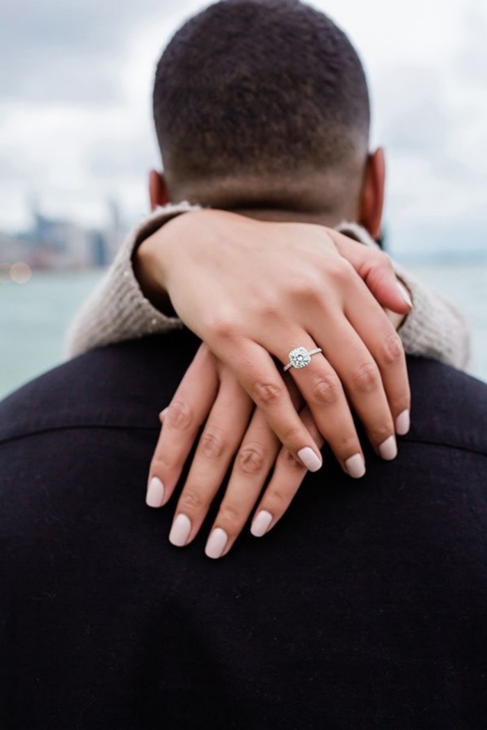 Aggregate more than 121 photo shoot engagement ring poses latest ...