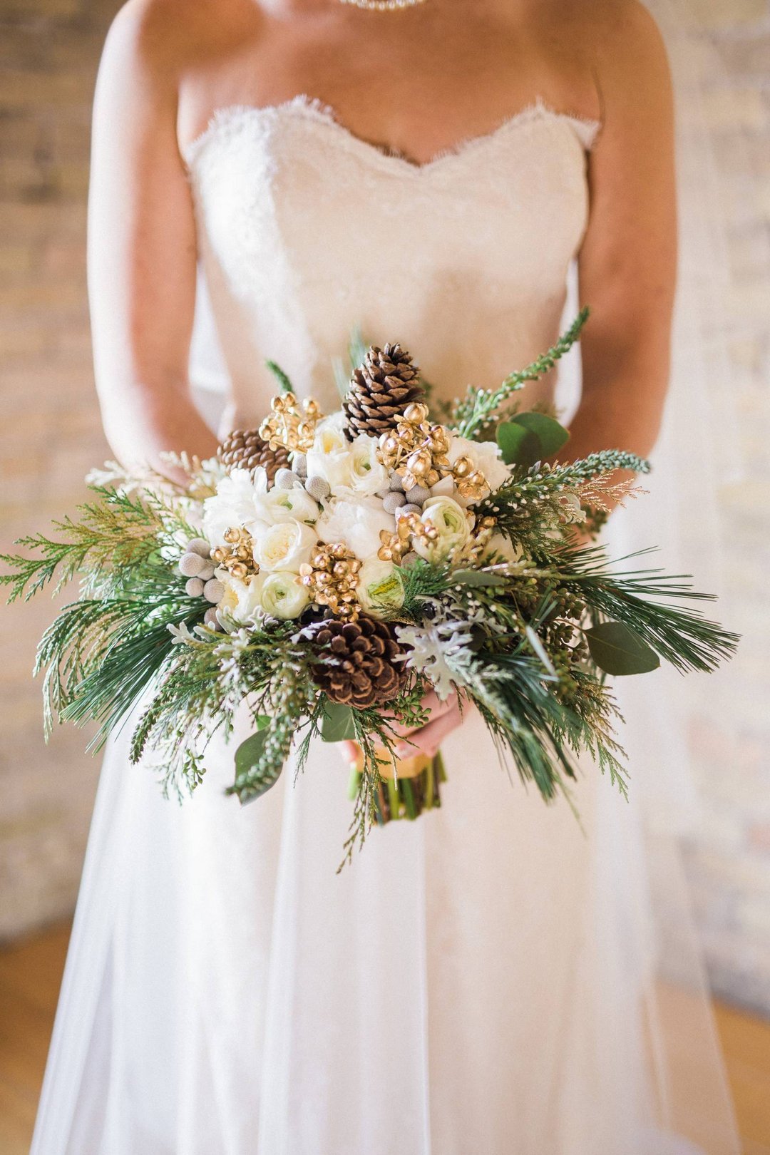 beautiful winter wedding bouquets