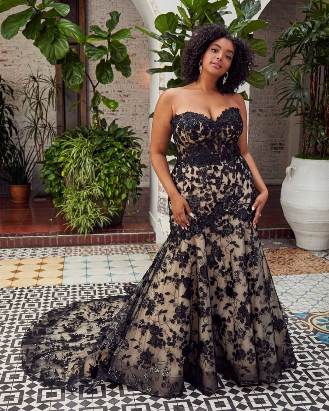 plus size black lace mermaid wedding dresses