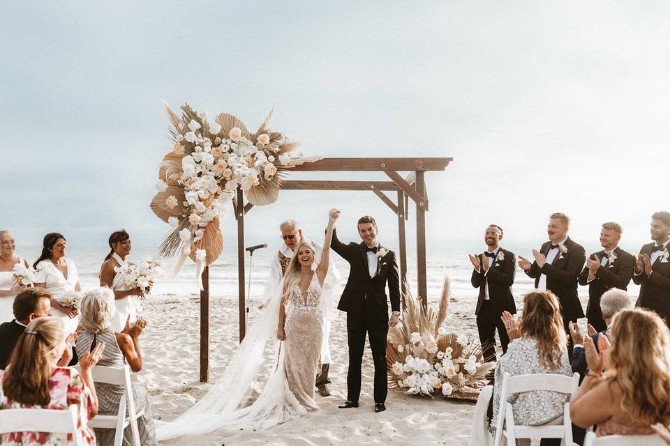 beach wedding ceremony decor ideas