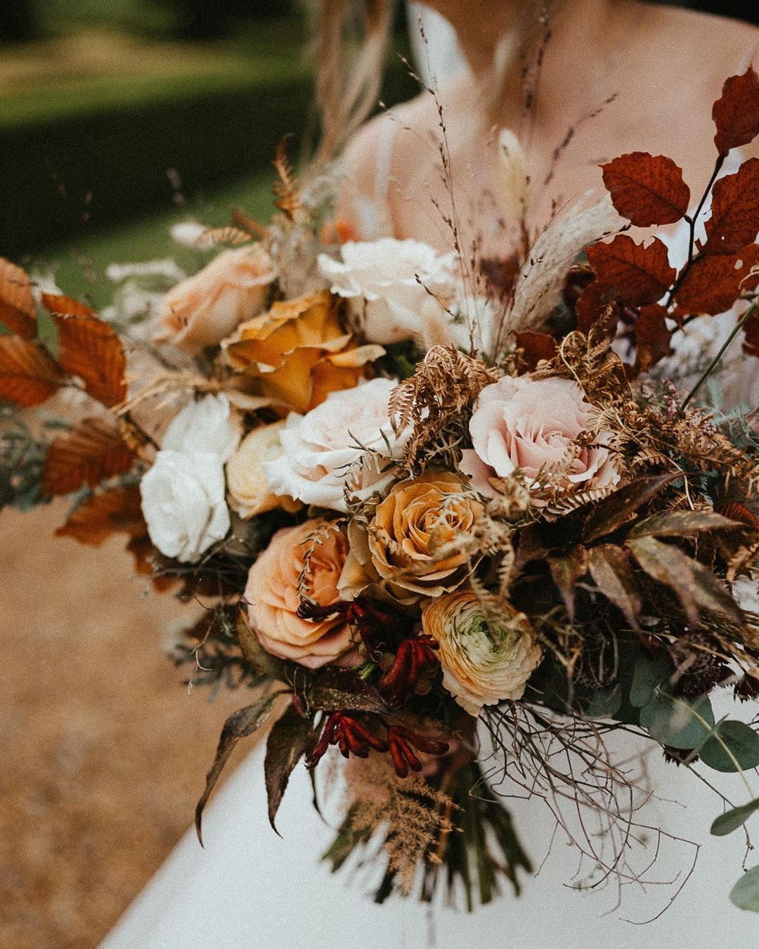 Wedding planning checklist florist fall wedding bouquet