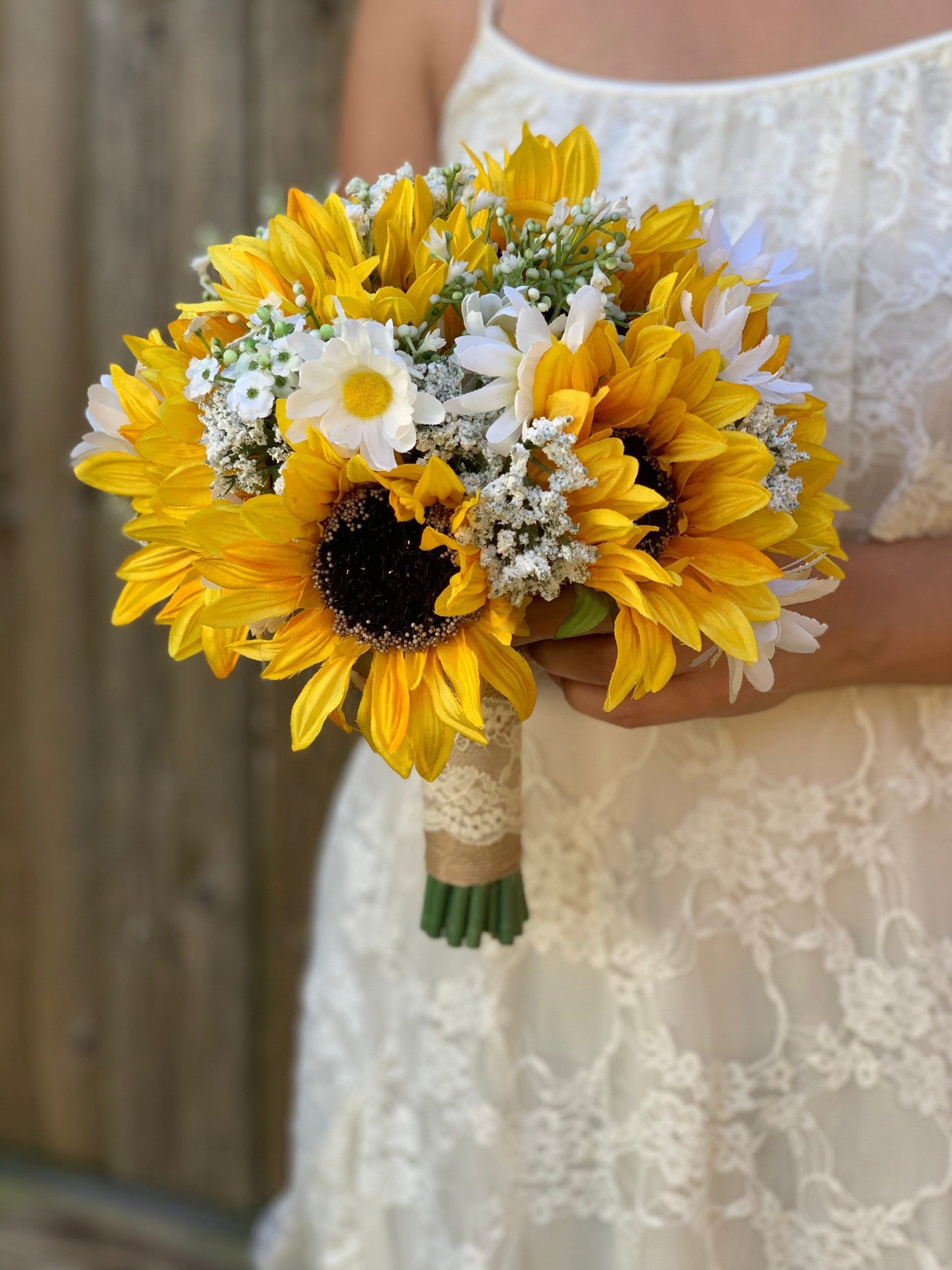 Sunflowers and daisies bouquet