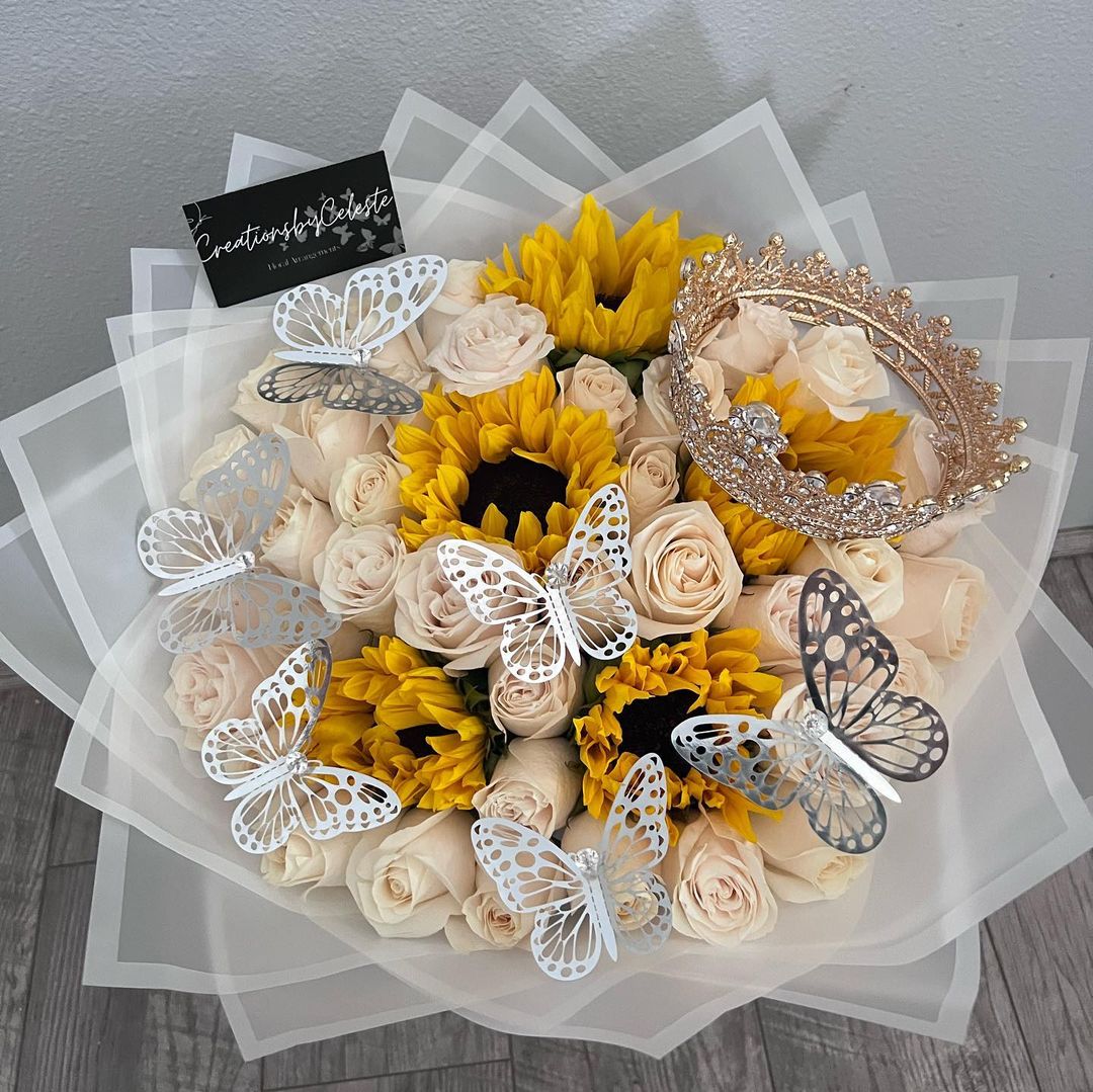 champagne roses and sunflower bouquet